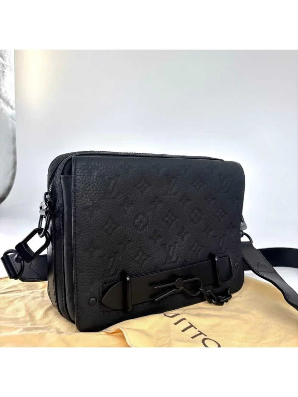 Louis Vuitton Taurillon Monogram Steamer Messengerbag